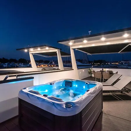 Dream Houseboat With Sea View And Hot Tub Botel