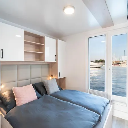 Botel Dream Houseboat With Sea View And Hot Tub 3*