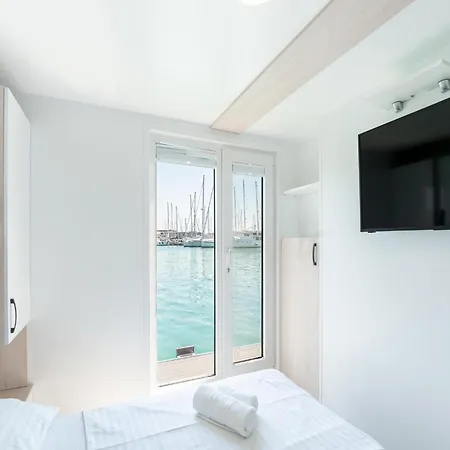 Botel Dream Houseboat With Sea View And Hot Tub 3*