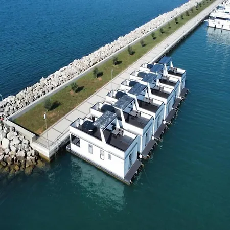 Dream Houseboat With Sea View And Hot Tub Botel 3*