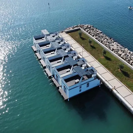 Dream Houseboat With Sea View And Hot Tub Botel 3*